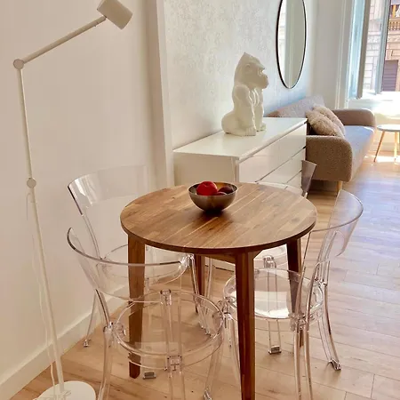 Arya Apartment