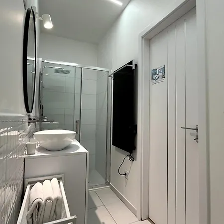 Arya Apartment