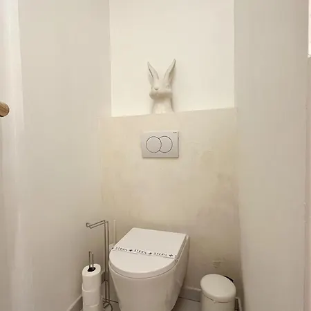 Arya Apartment *
