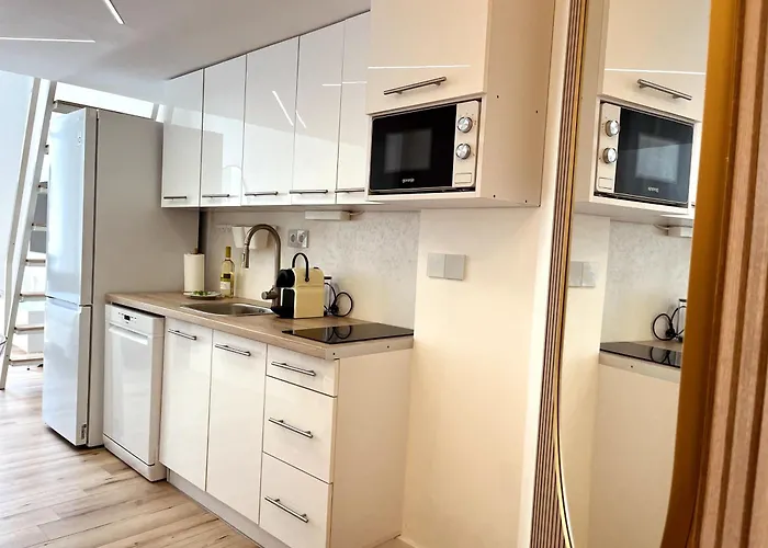 Arya * Budapest